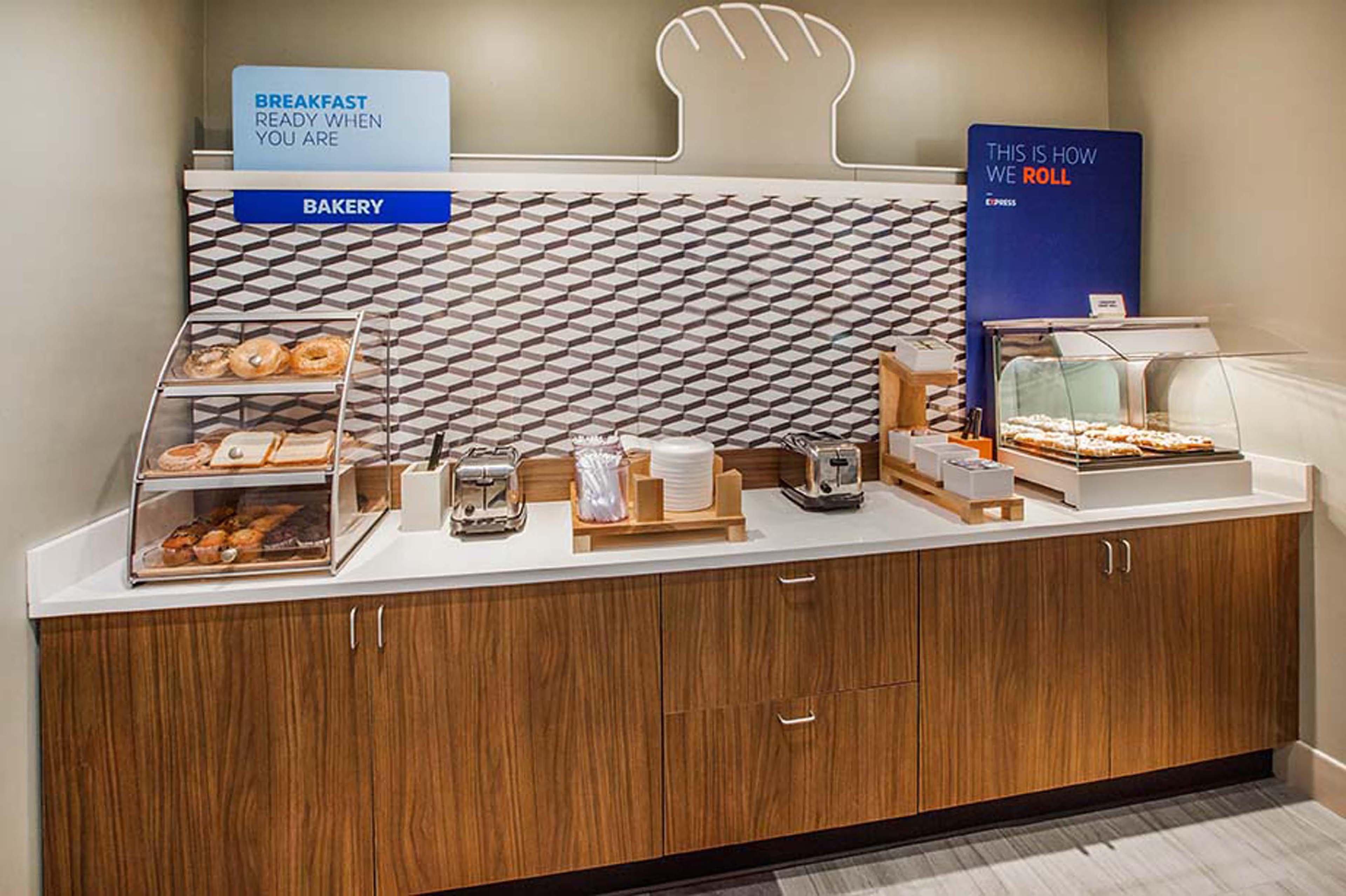 Holiday Inn Express Hotel & Suites Newport South By Ihg Dış mekan fotoğraf