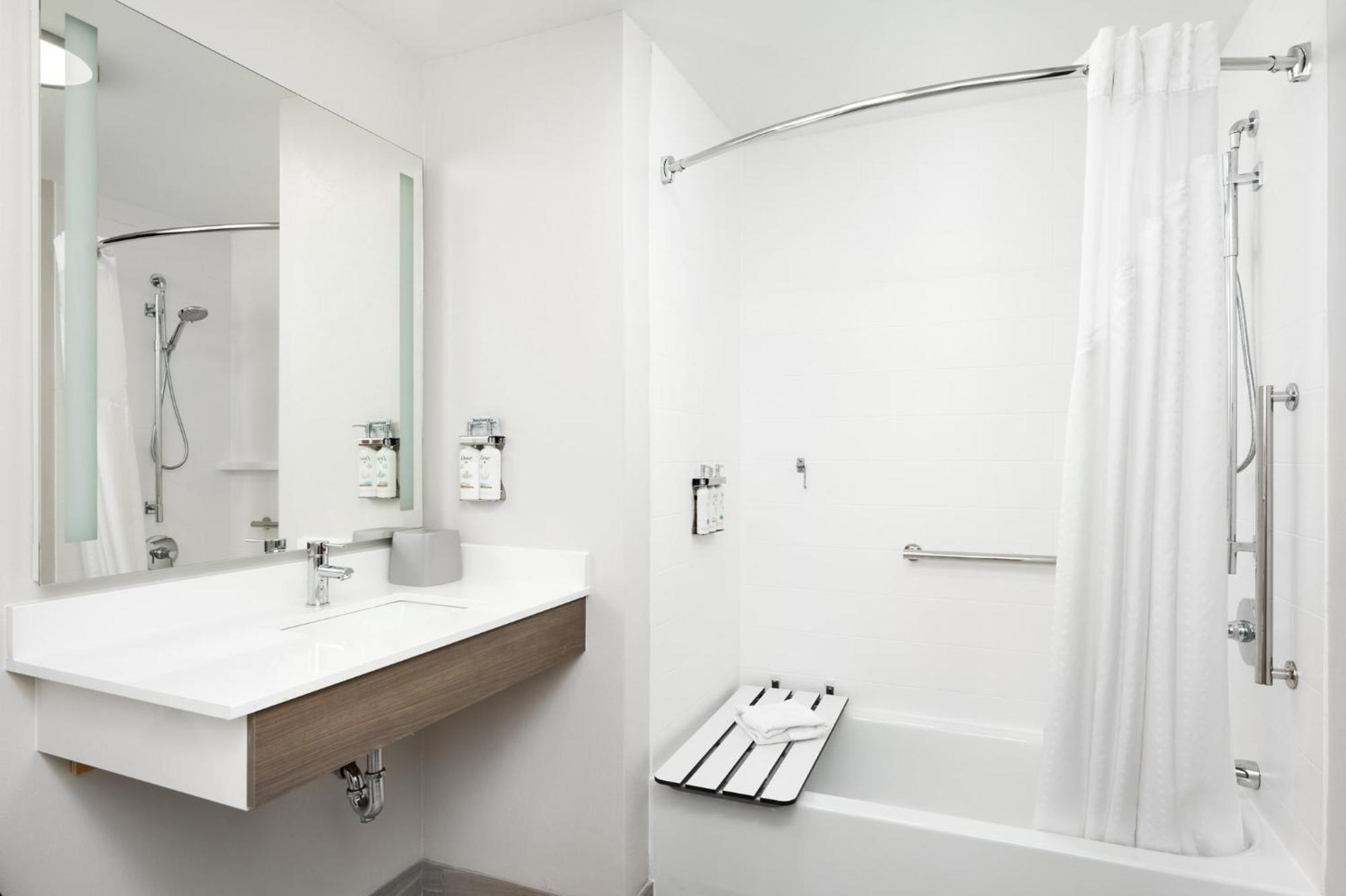 Holiday Inn Express Hotel & Suites Newport South By Ihg Dış mekan fotoğraf