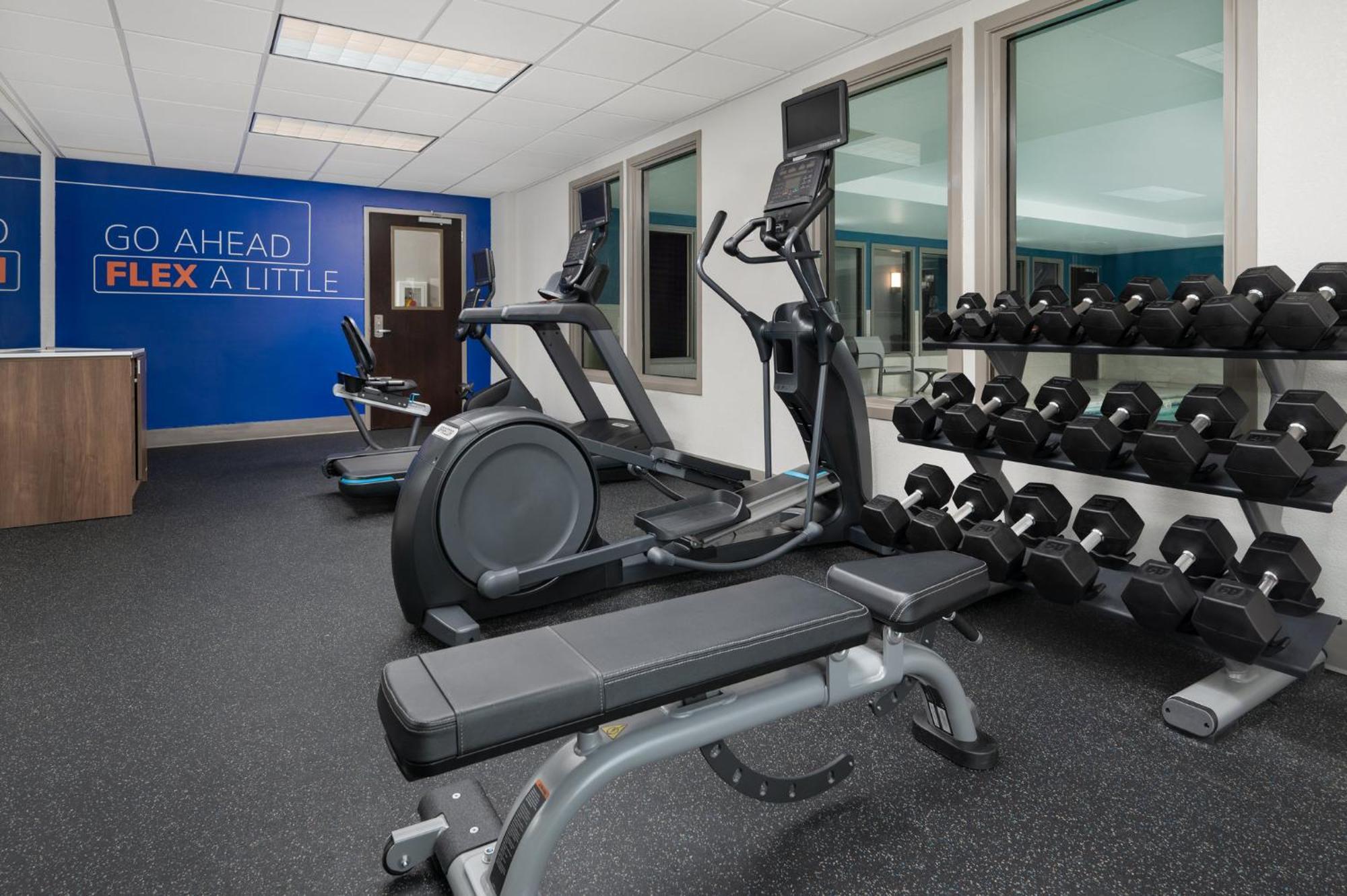 Holiday Inn Express Hotel & Suites Newport South By Ihg Dış mekan fotoğraf