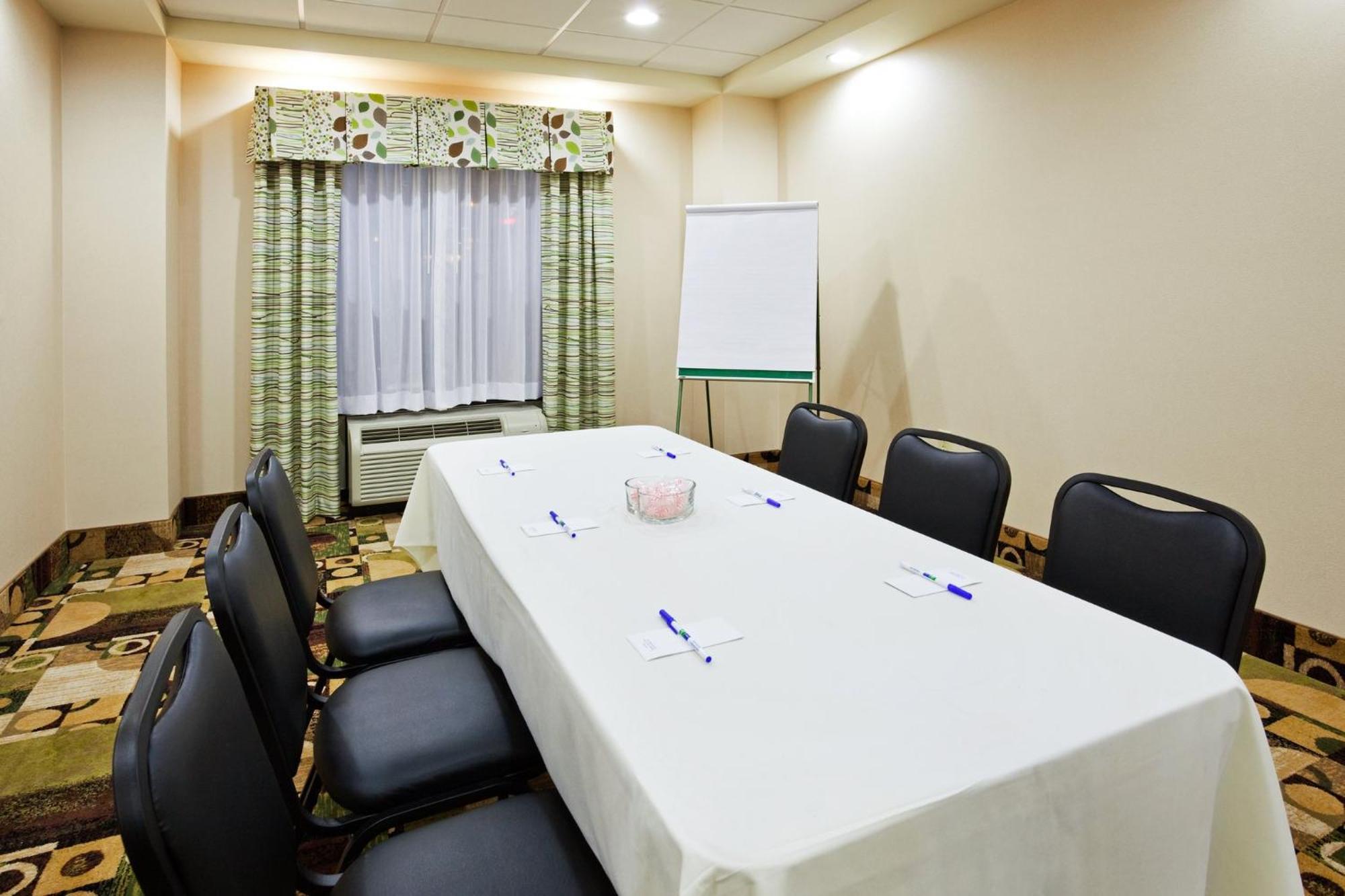 Holiday Inn Express Hotel & Suites Newport South By Ihg Dış mekan fotoğraf