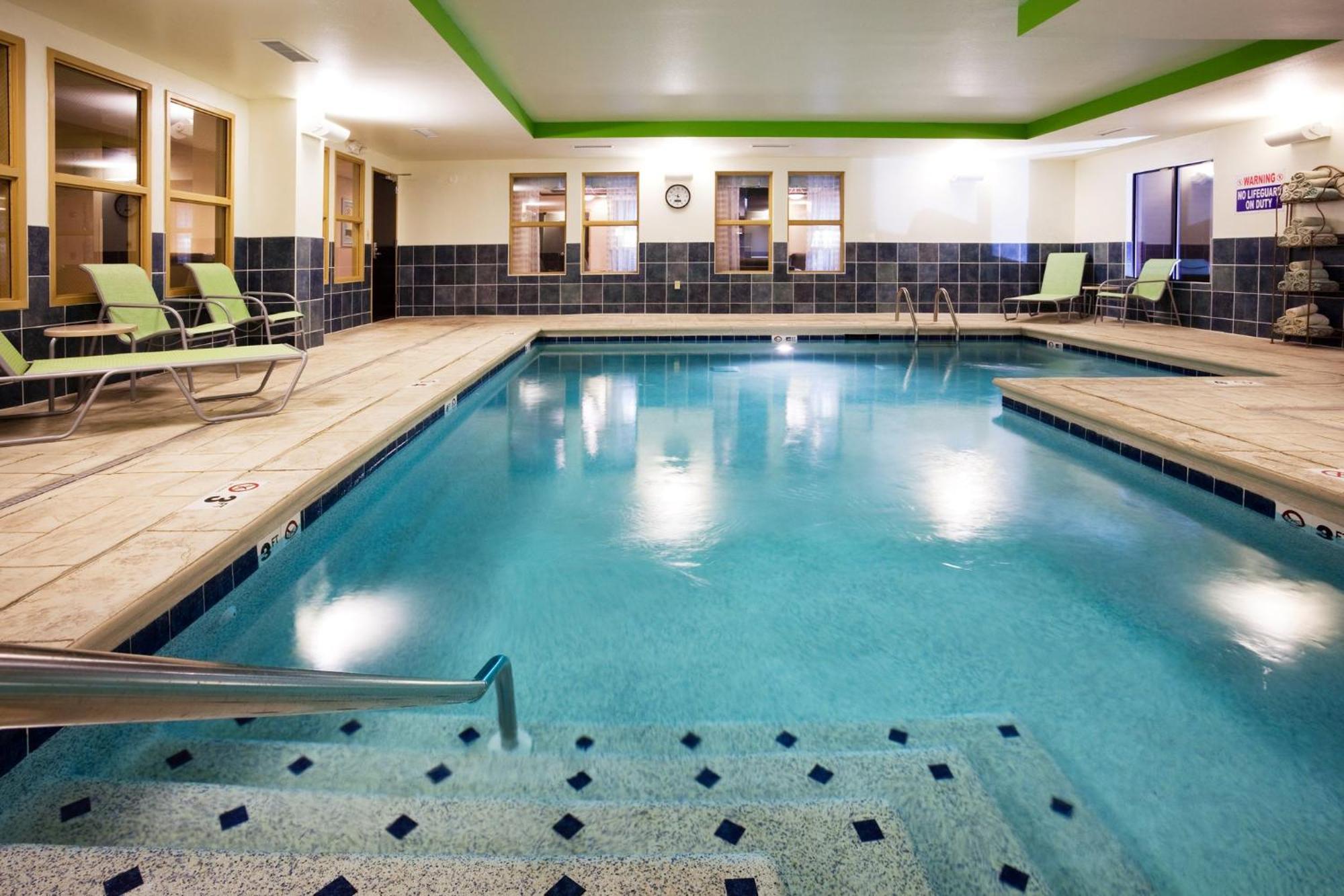Holiday Inn Express Hotel & Suites Newport South By Ihg Dış mekan fotoğraf
